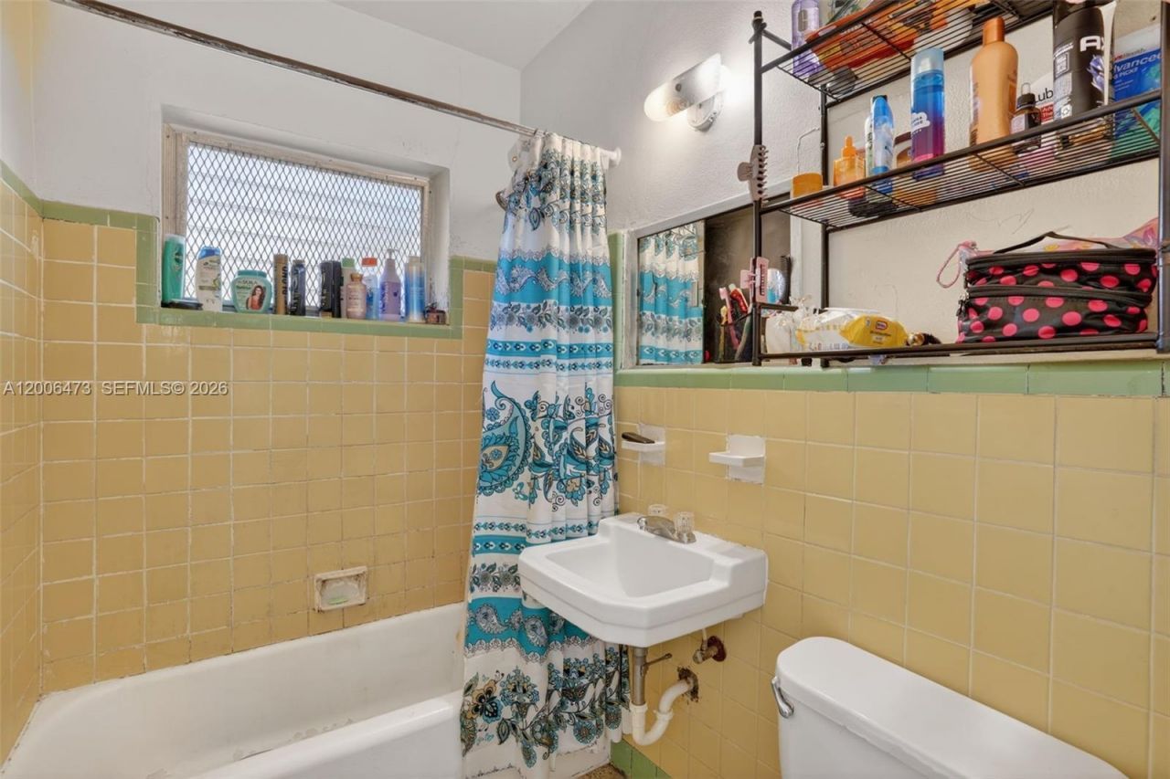 2110 NW 24th St , Miami, FL 33142 Photo