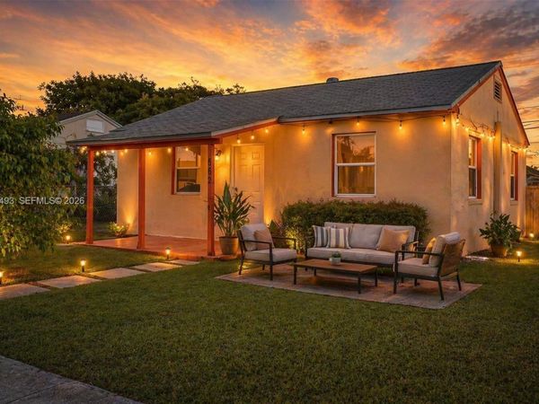 562 W 4th St , Riviera Beach, FL 33404