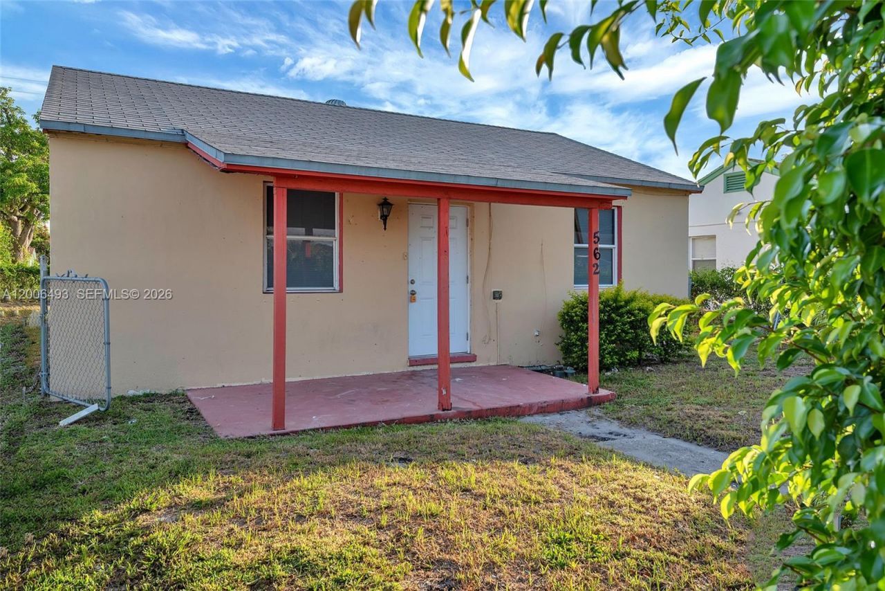 562 W 4th St , Riviera Beach, FL 33404 Photo