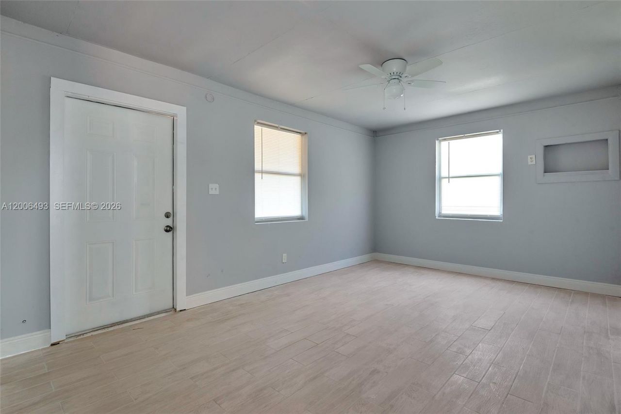 562 W 4th St , Riviera Beach, FL 33404 Photo