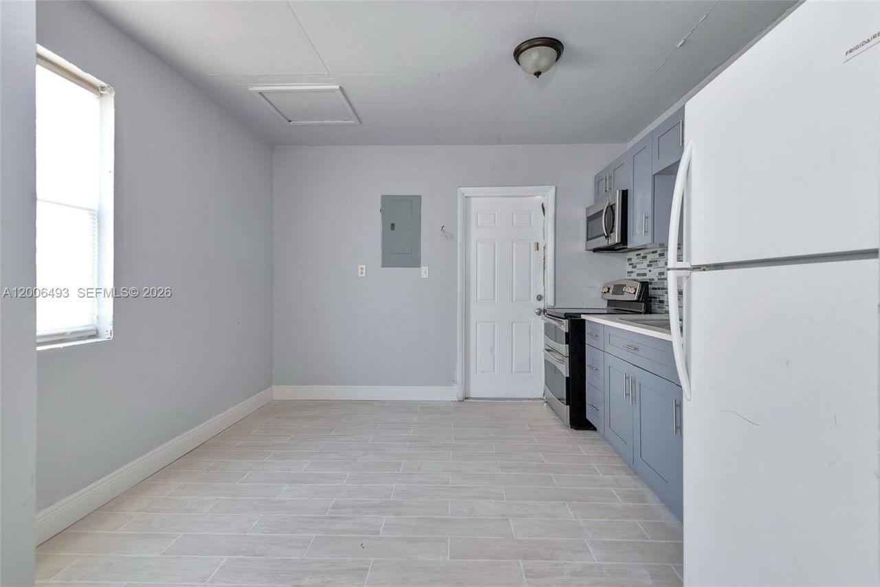 562 W 4th St , Riviera Beach, FL 33404 Photo