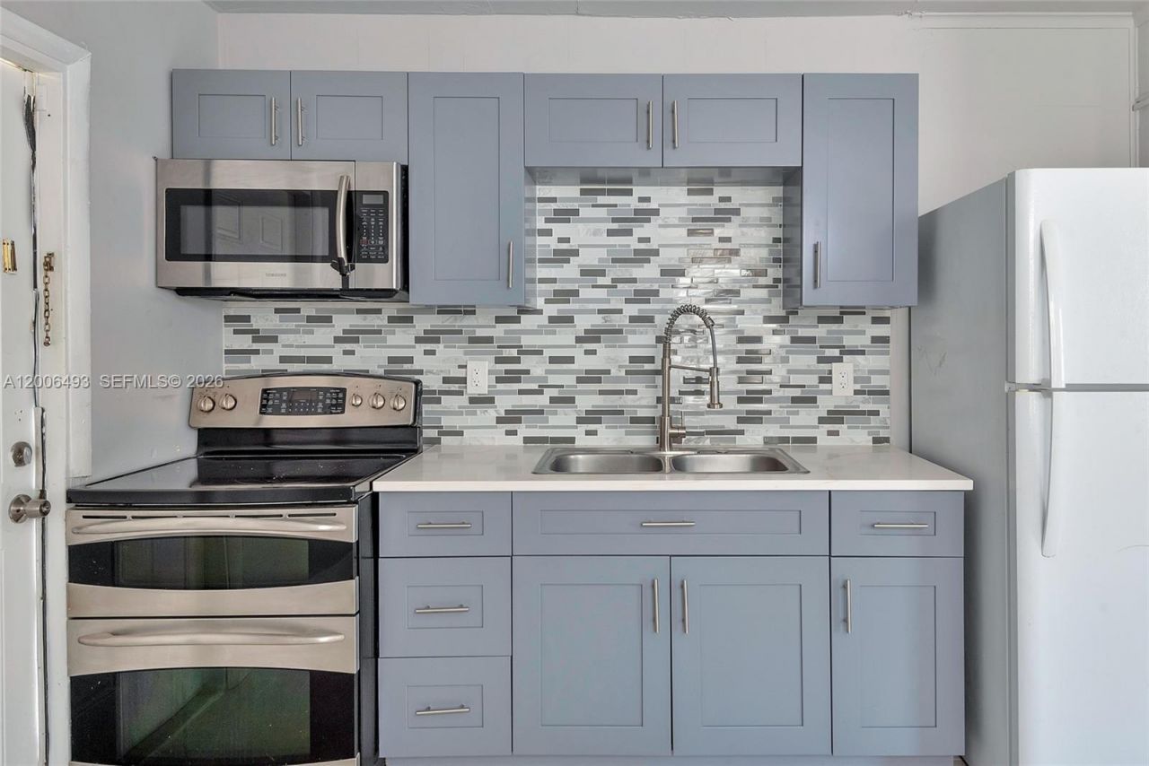 562 W 4th St , Riviera Beach, FL 33404 Photo