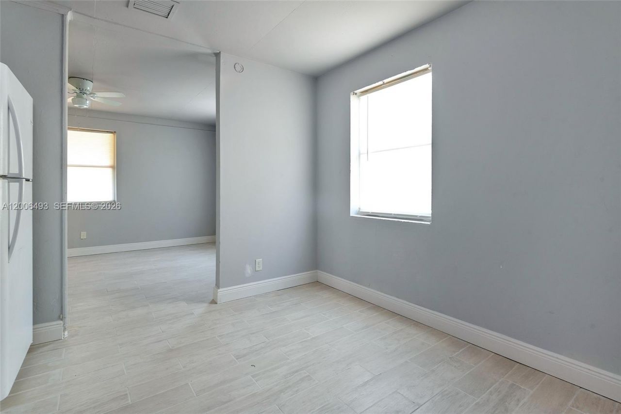 562 W 4th St , Riviera Beach, FL 33404 Photo