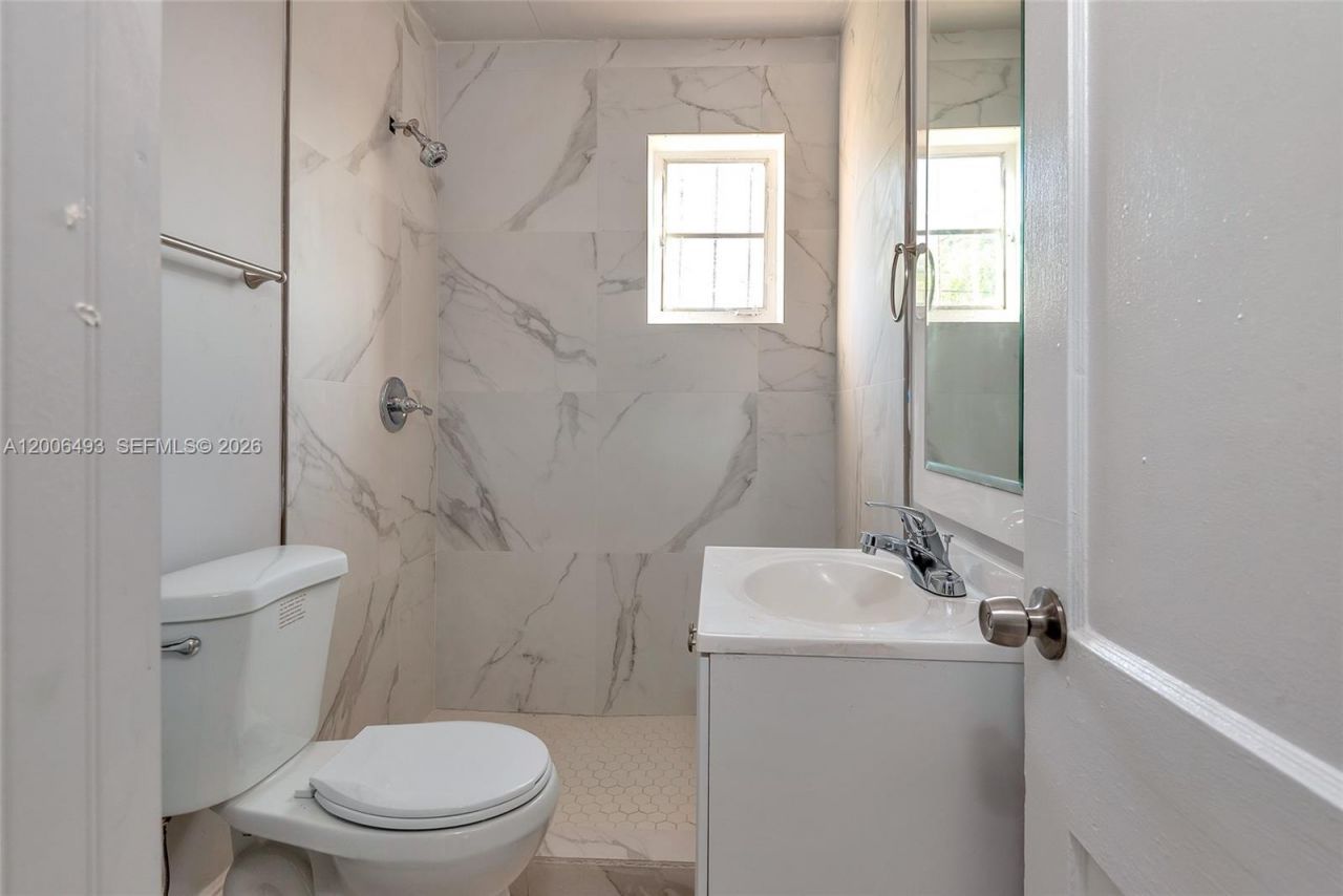 562 W 4th St , Riviera Beach, FL 33404 Photo