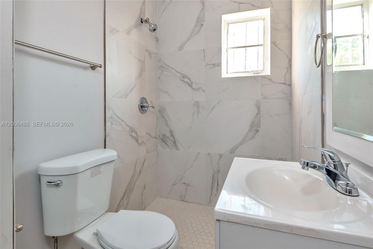 562 W 4th St , Riviera Beach, FL 33404 Photo