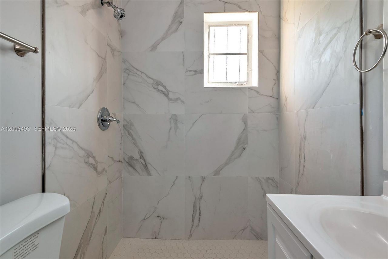 562 W 4th St , Riviera Beach, FL 33404 Photo