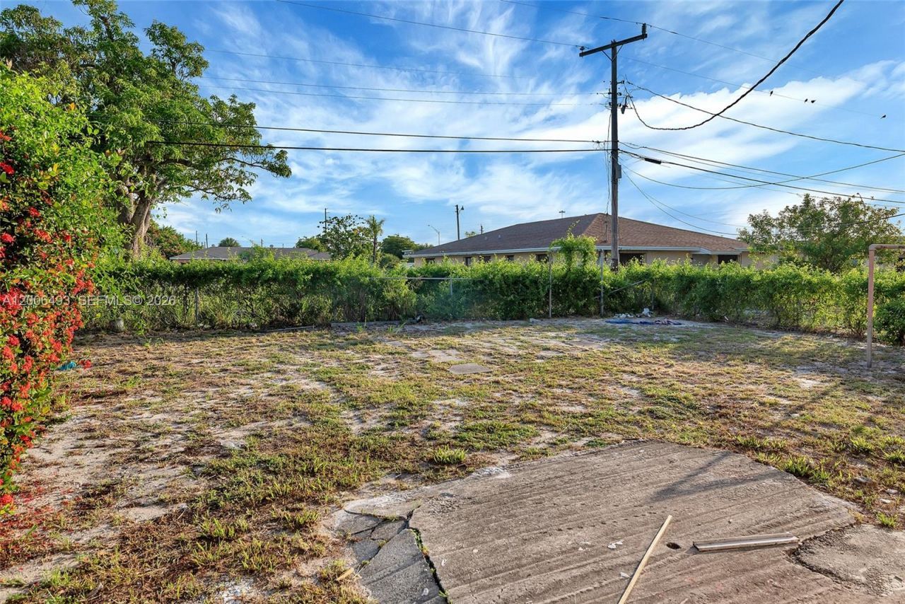 562 W 4th St , Riviera Beach, FL 33404 Photo