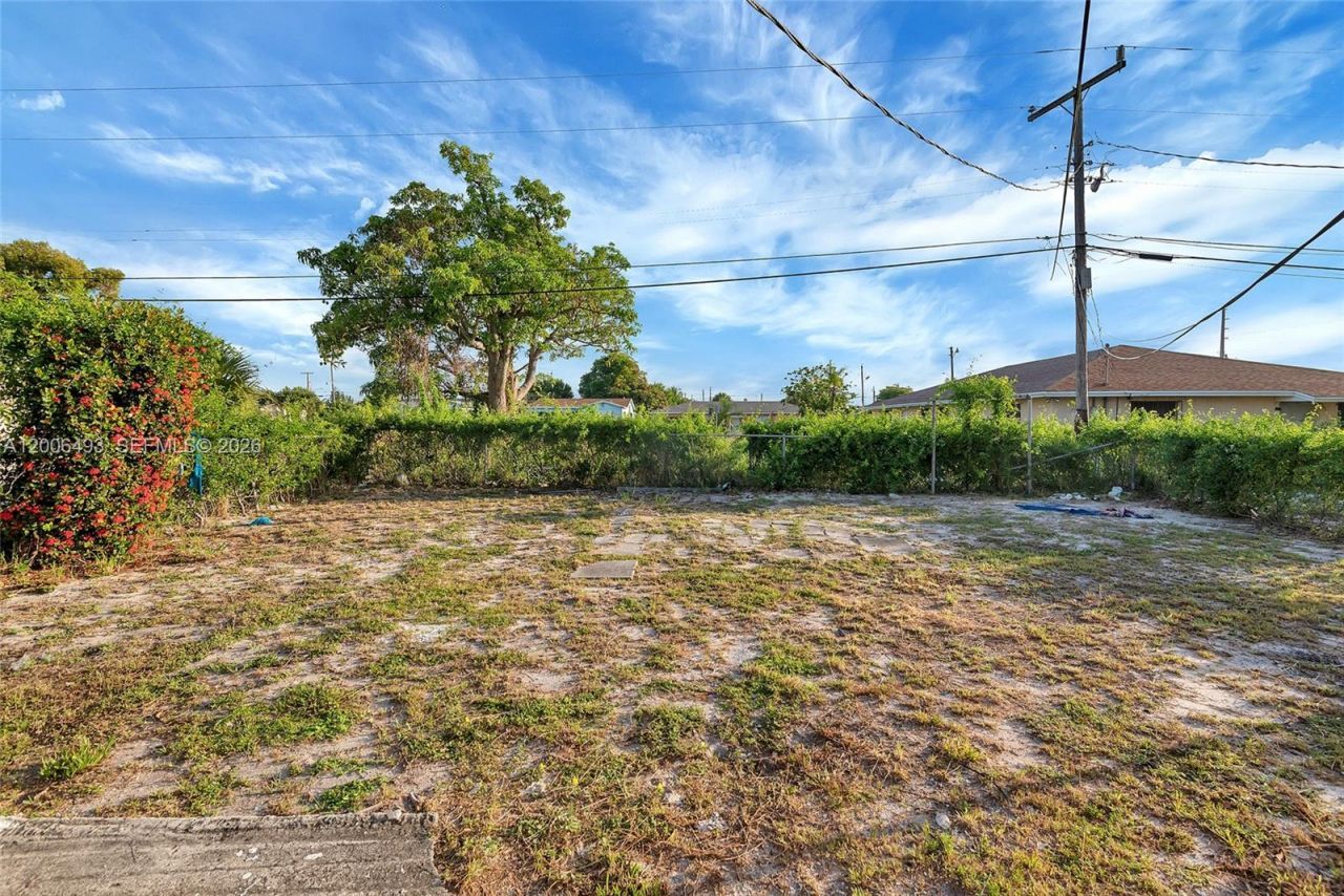 562 W 4th St , Riviera Beach, FL 33404 Photo