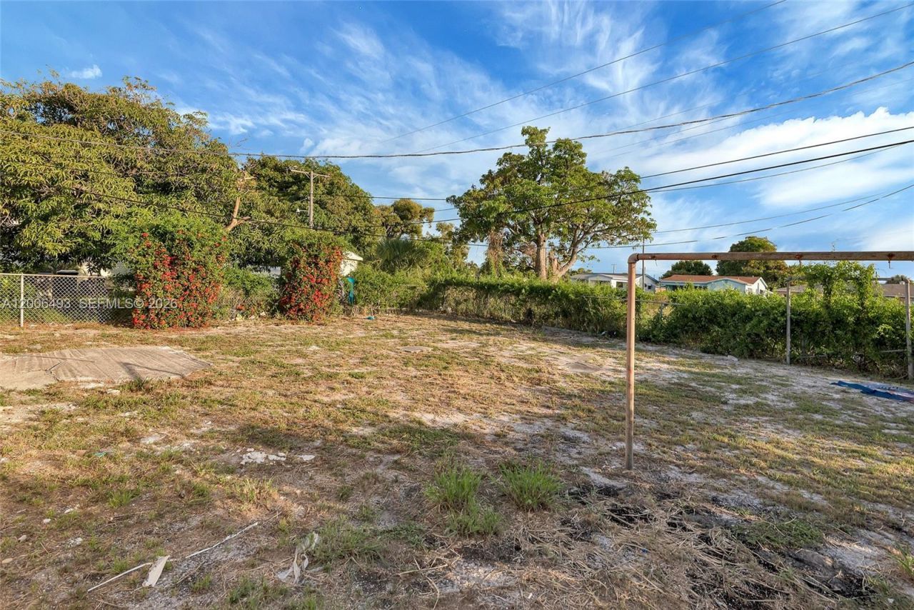 562 W 4th St , Riviera Beach, FL 33404 Photo