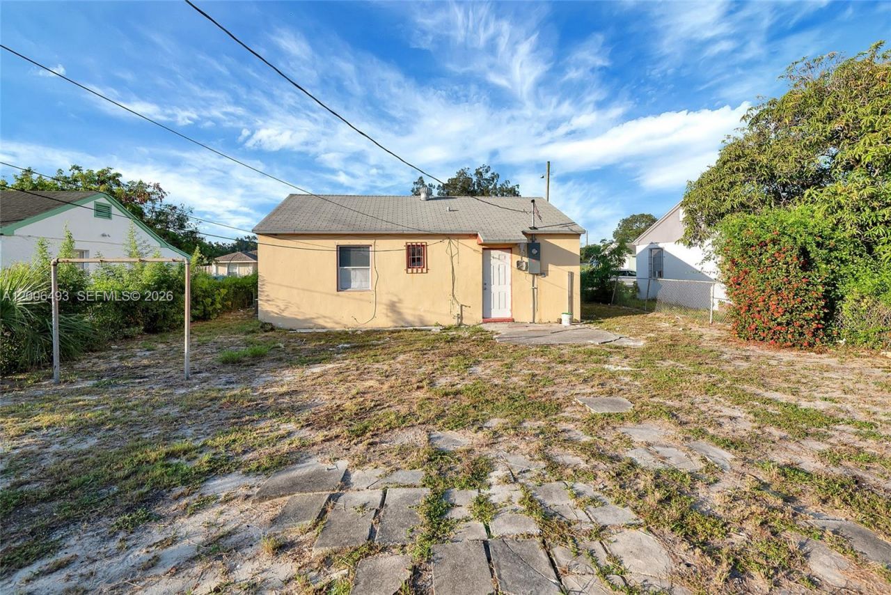 562 W 4th St , Riviera Beach, FL 33404 Photo