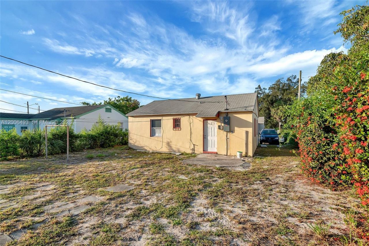 562 W 4th St , Riviera Beach, FL 33404 Photo