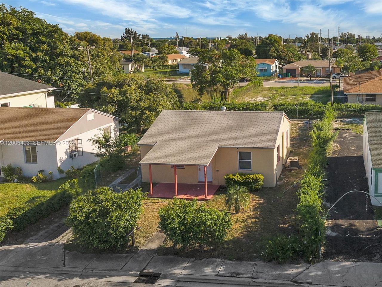 562 W 4th St , Riviera Beach, FL 33404 Photo