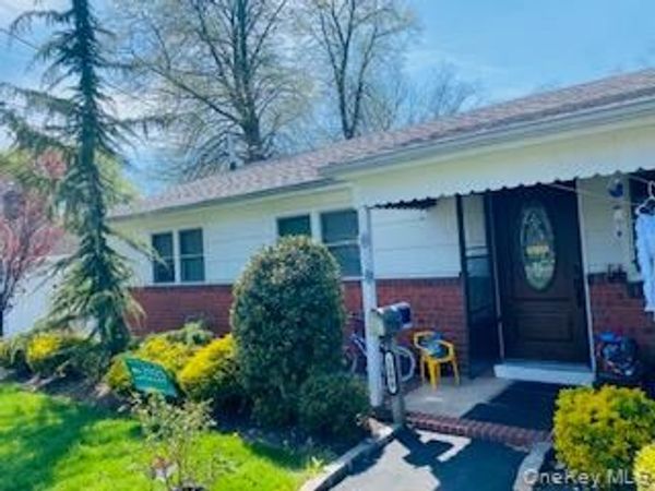 1099 Nugent Avenue , Bay Shore, NY 11706