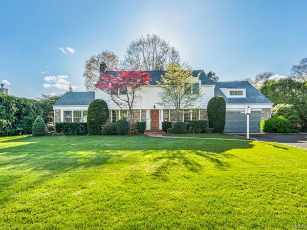 38 Prospect Avenue , Garden City, NY 11530