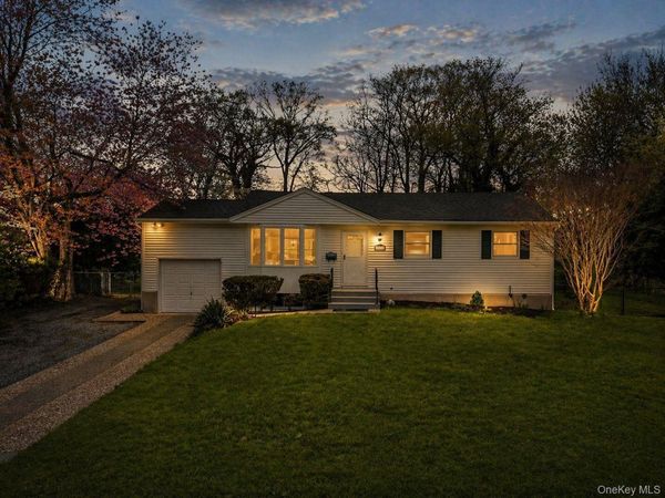 126 Foxdale Lane , Port Jefferson, NY 11777