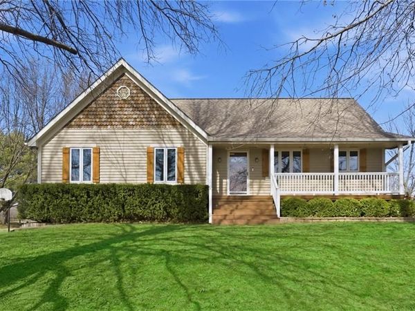 3910 Carter Drive, Smithville, MO 64089