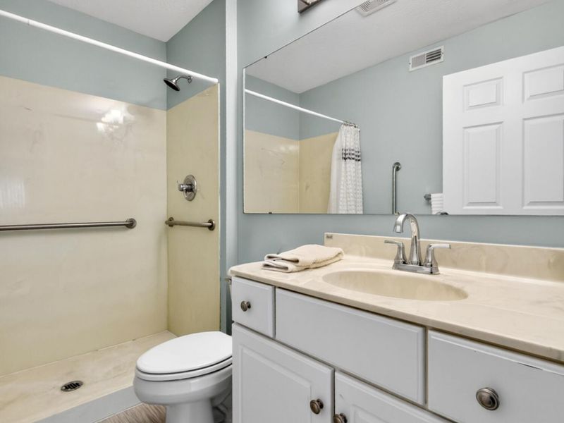 2112 Clareglen Drive, Unit 202, Crescent Springs, KY 41017 Photo 21