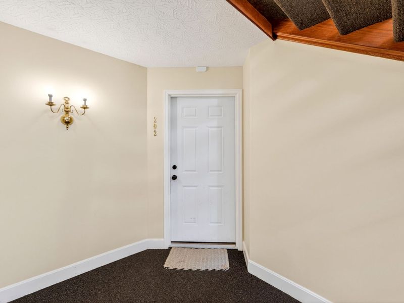 2112 Clareglen Drive, Unit 202, Crescent Springs, KY 41017 Photo 6