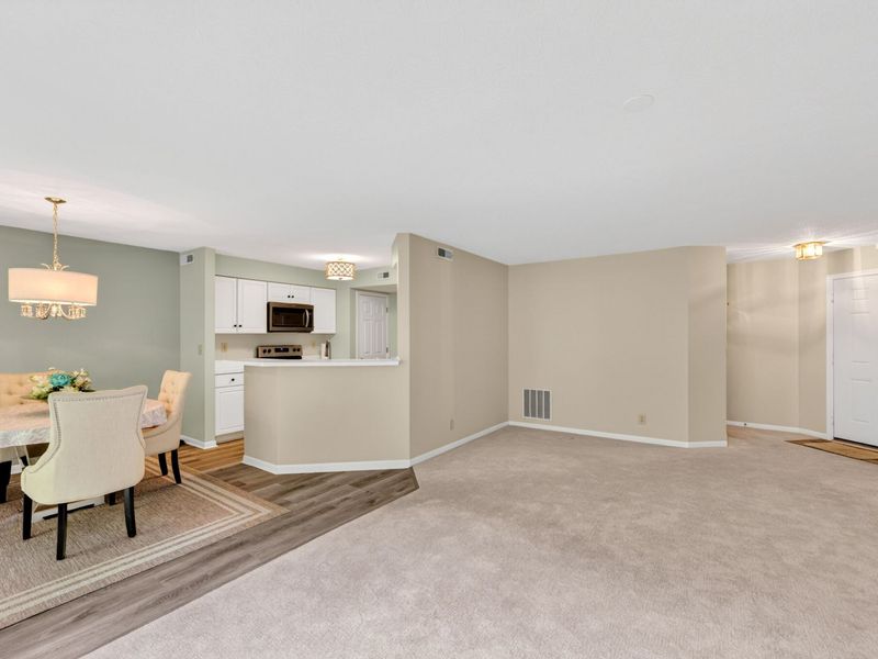 2112 Clareglen Drive, Unit 202, Crescent Springs, KY 41017 Photo 7