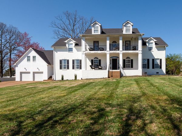 111 Meadowood Loop , Burns, TN 37029