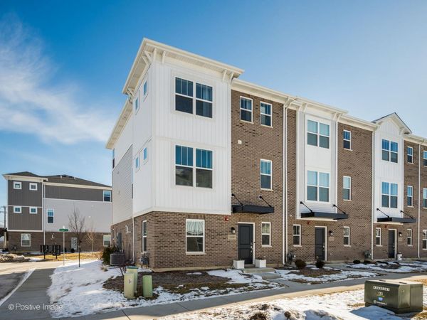 1080 Bogart Street , Des Plaines, IL 60018