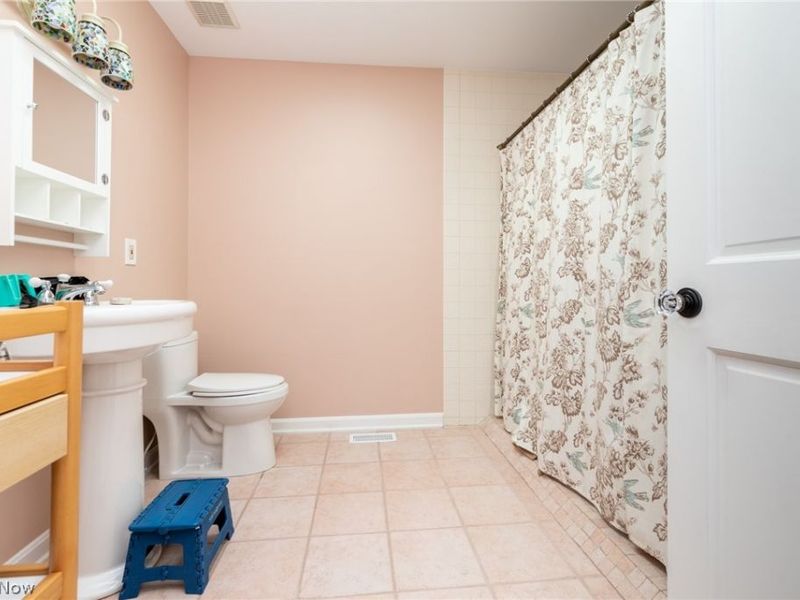 2343 Miramar Boulevard , University Heights, OH 44118 Photo 46