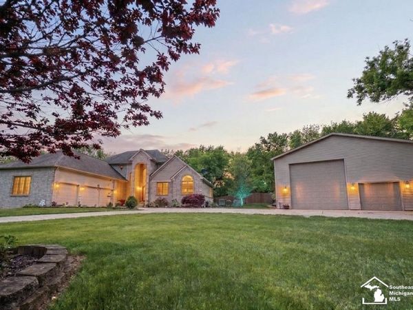 52881 Rico Court, Wixom, MI 48393