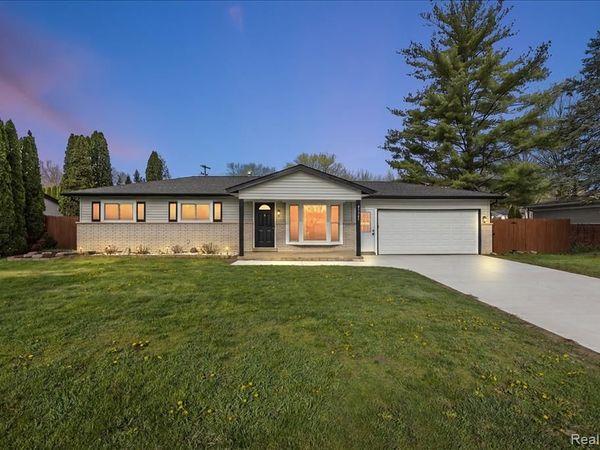 47349 Nita Drive , Shelby Twp, MI 48317