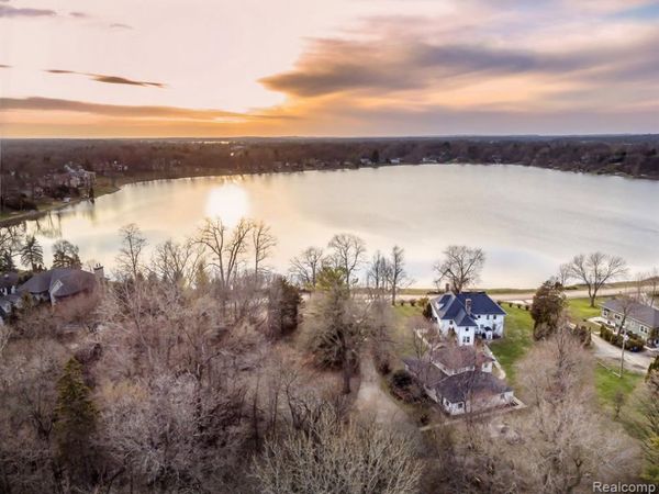 2171 Klingensmith Road , Bloomfield Hills, MI 48302