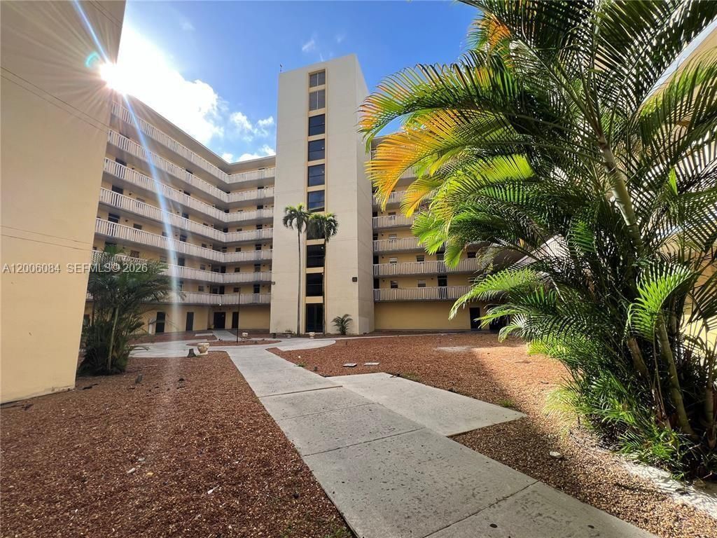 15600 NW 7th Ave , Unit 709, Miami, FL 33169 Photo
