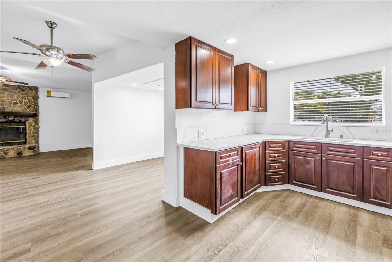 110 NE Monroe Circle N, Saint Petersburg, FL 33702 Photo