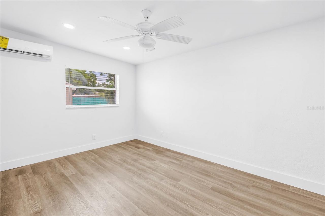 110 NE Monroe Circle N, Saint Petersburg, FL 33702 Photo