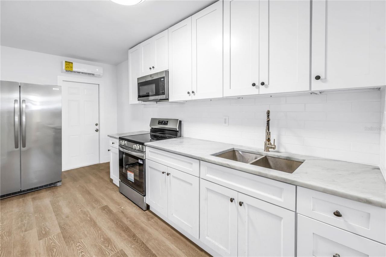 110 NE Monroe Circle N, Saint Petersburg, FL 33702 Photo