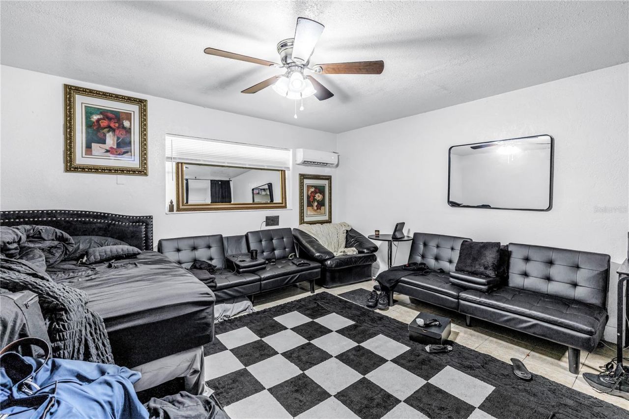 110 NE Monroe Circle N, Saint Petersburg, FL 33702 Photo