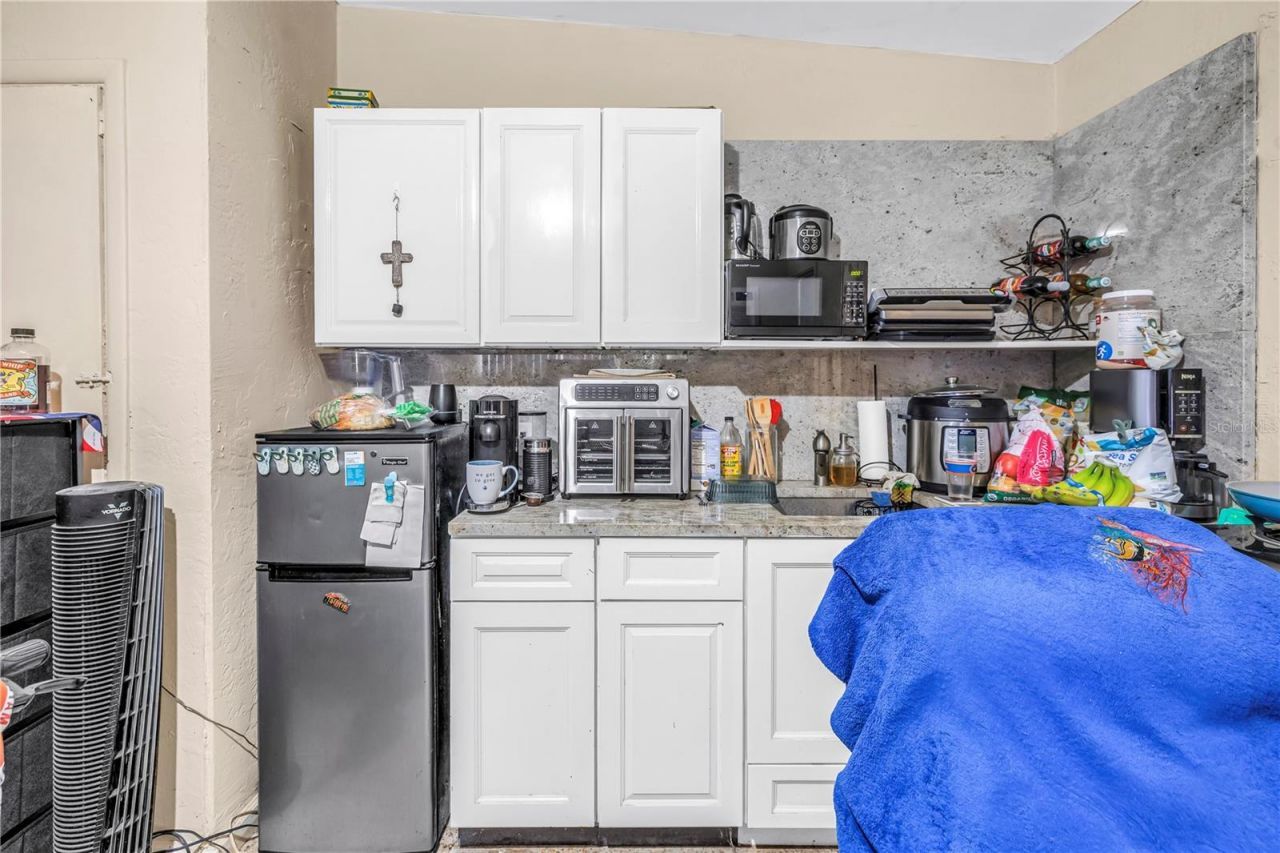 110 NE Monroe Circle N, Saint Petersburg, FL 33702 Photo