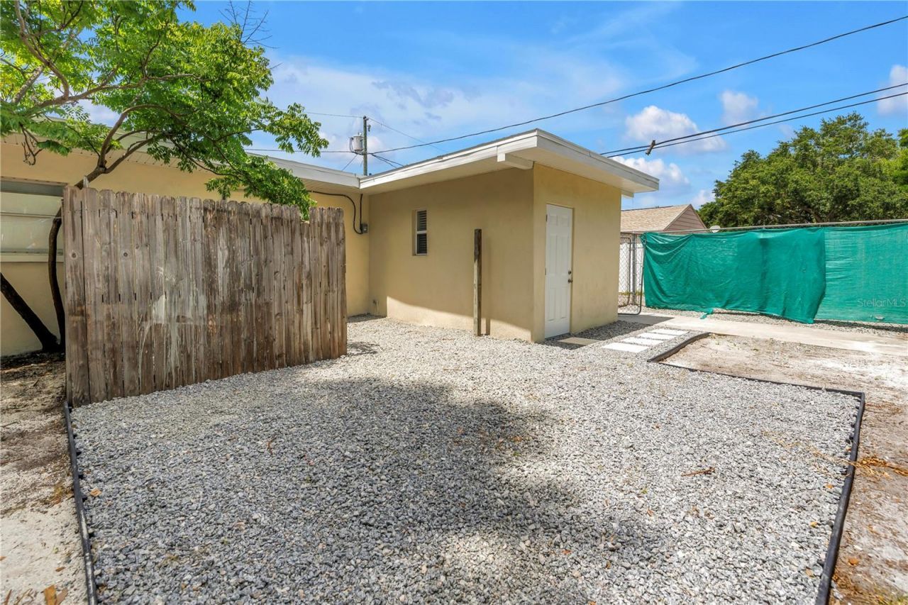 110 NE Monroe Circle N, Saint Petersburg, FL 33702 Photo