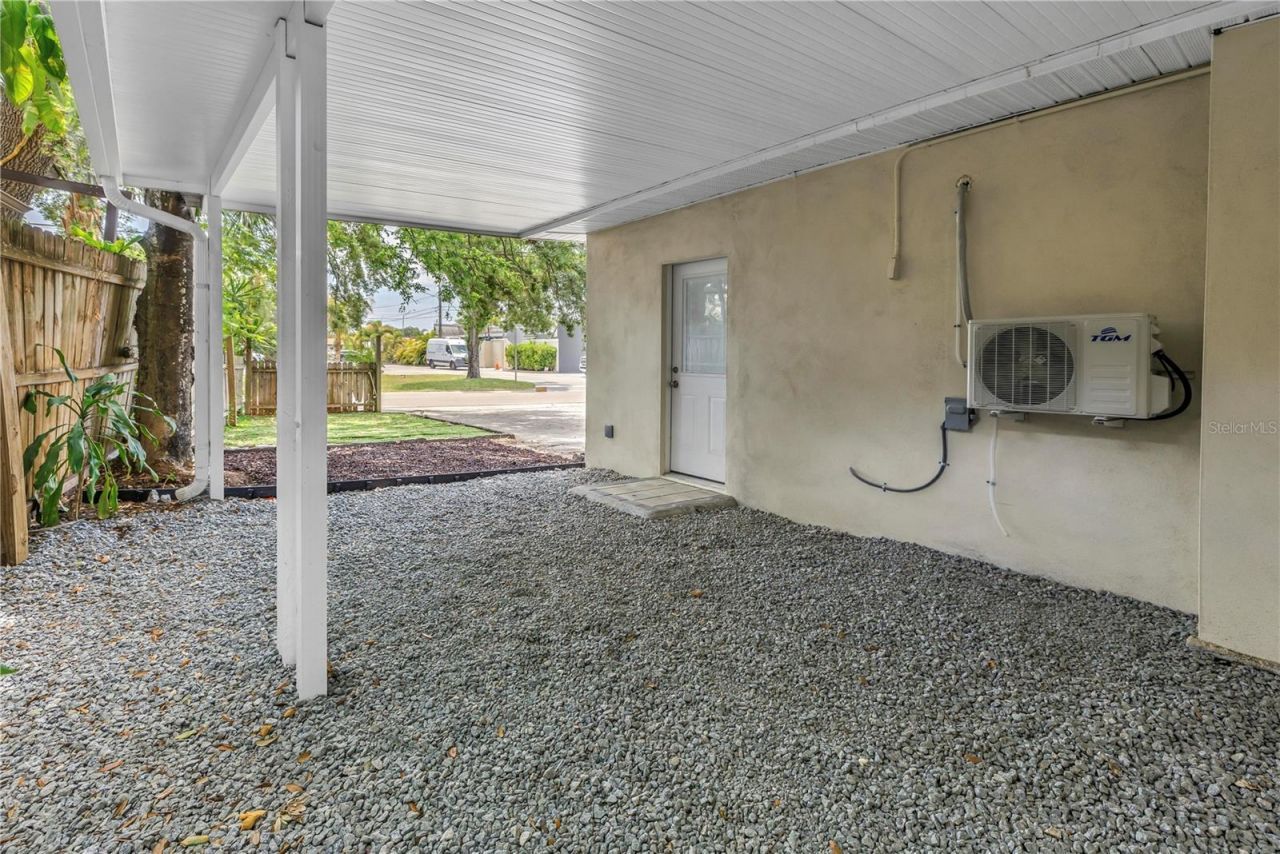 110 NE Monroe Circle N, Saint Petersburg, FL 33702 Photo