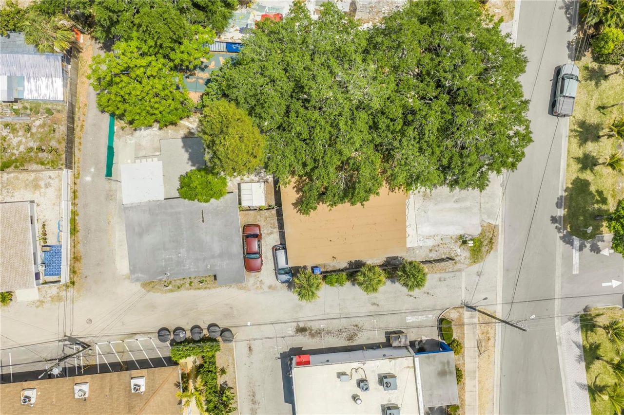 110 NE Monroe Circle N, Saint Petersburg, FL 33702 Photo