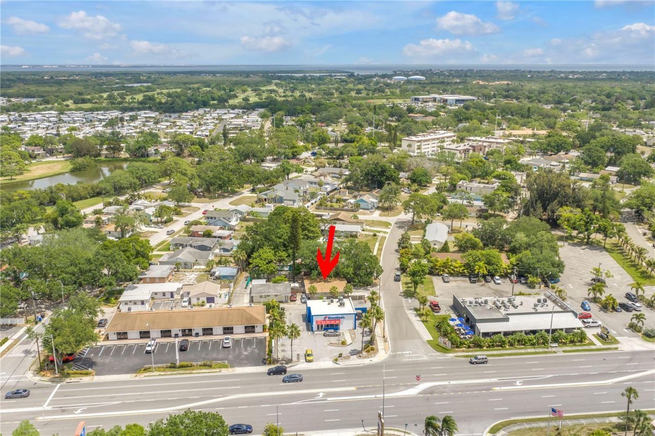 110 NE Monroe Circle N, Saint Petersburg, FL 33702 Photo