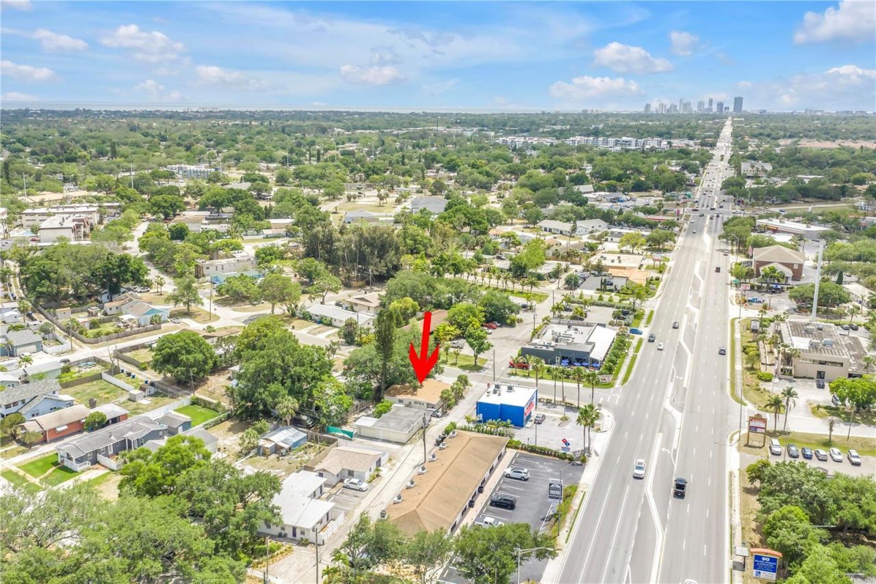 110 NE Monroe Circle N, Saint Petersburg, FL 33702 Photo