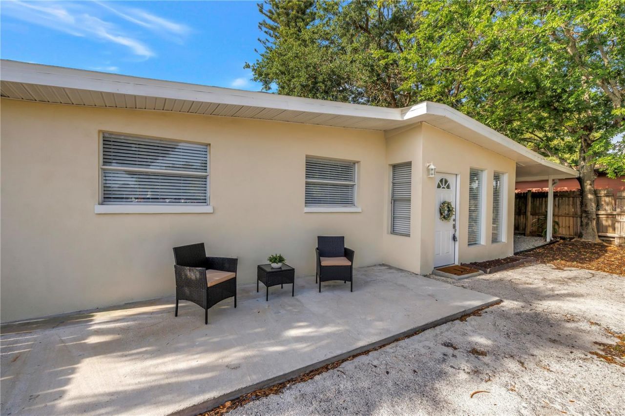110 NE Monroe Circle N, Saint Petersburg, FL 33702 Photo