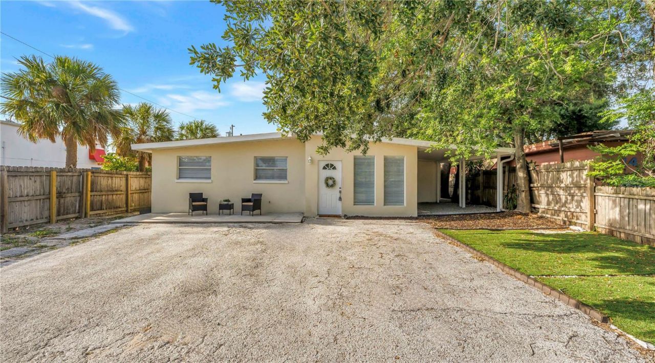 110 NE Monroe Circle N, Saint Petersburg, FL 33702 Photo