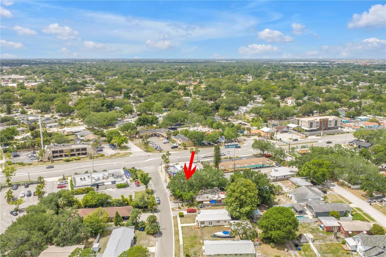 110 NE Monroe Circle N, Saint Petersburg, FL 33702 Photo