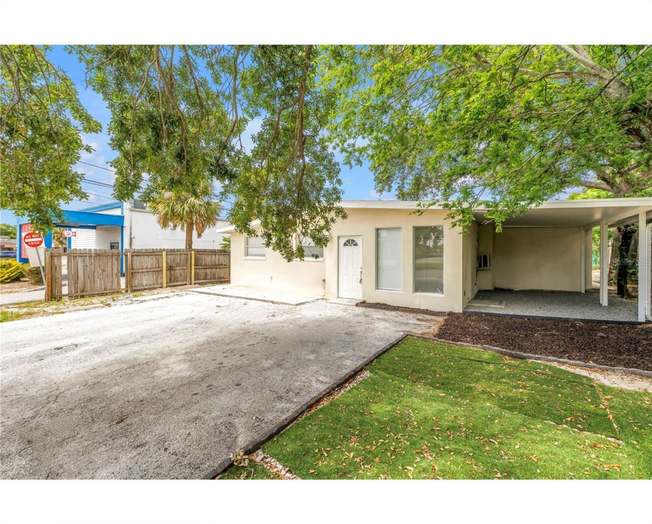 110 NE Monroe Circle N, Saint Petersburg, FL 33702 Photo