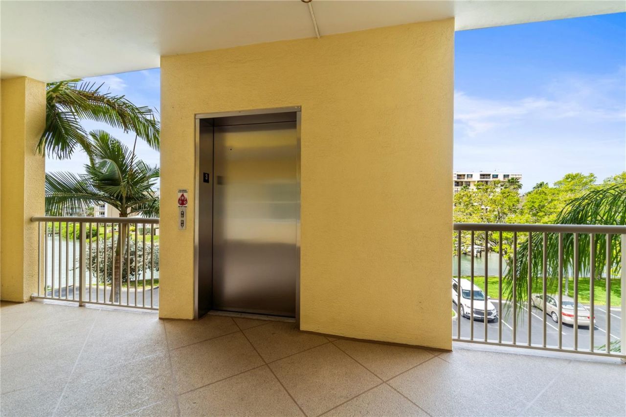 425 150th Avenue, Unit 2303, Madeira Beach, FL 33708 Photo