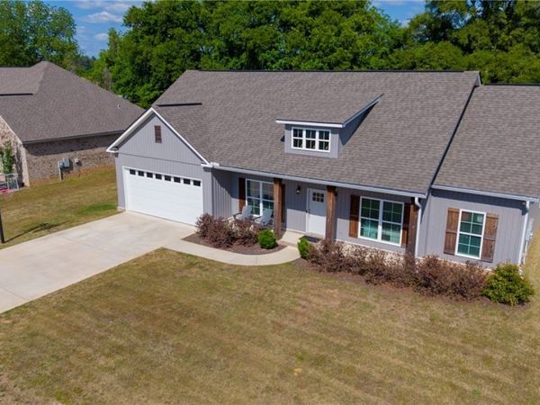 3010 Jamie Lane , Moundville, AL 35474