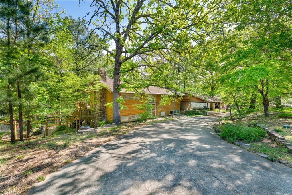 1000 E Oaks Manor Drive, Fayetteville, AR 72703 Main Photo