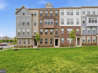 1104-B DABNEY DRIVE , MANASSAS PARK, VA 20111