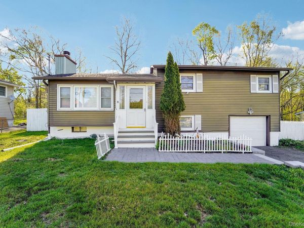 22 Oak Lane, Middletown, NY 10940