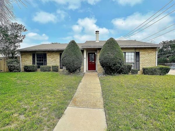 1802 Natchez Court, Grand Prairie, TX 75052